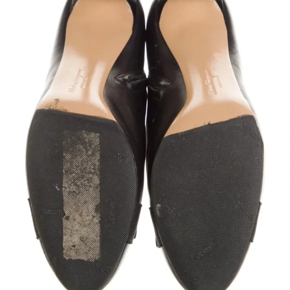 Ferragamo Elegant Black Ankle Boots with Gold Accent - Picture 4 of 5